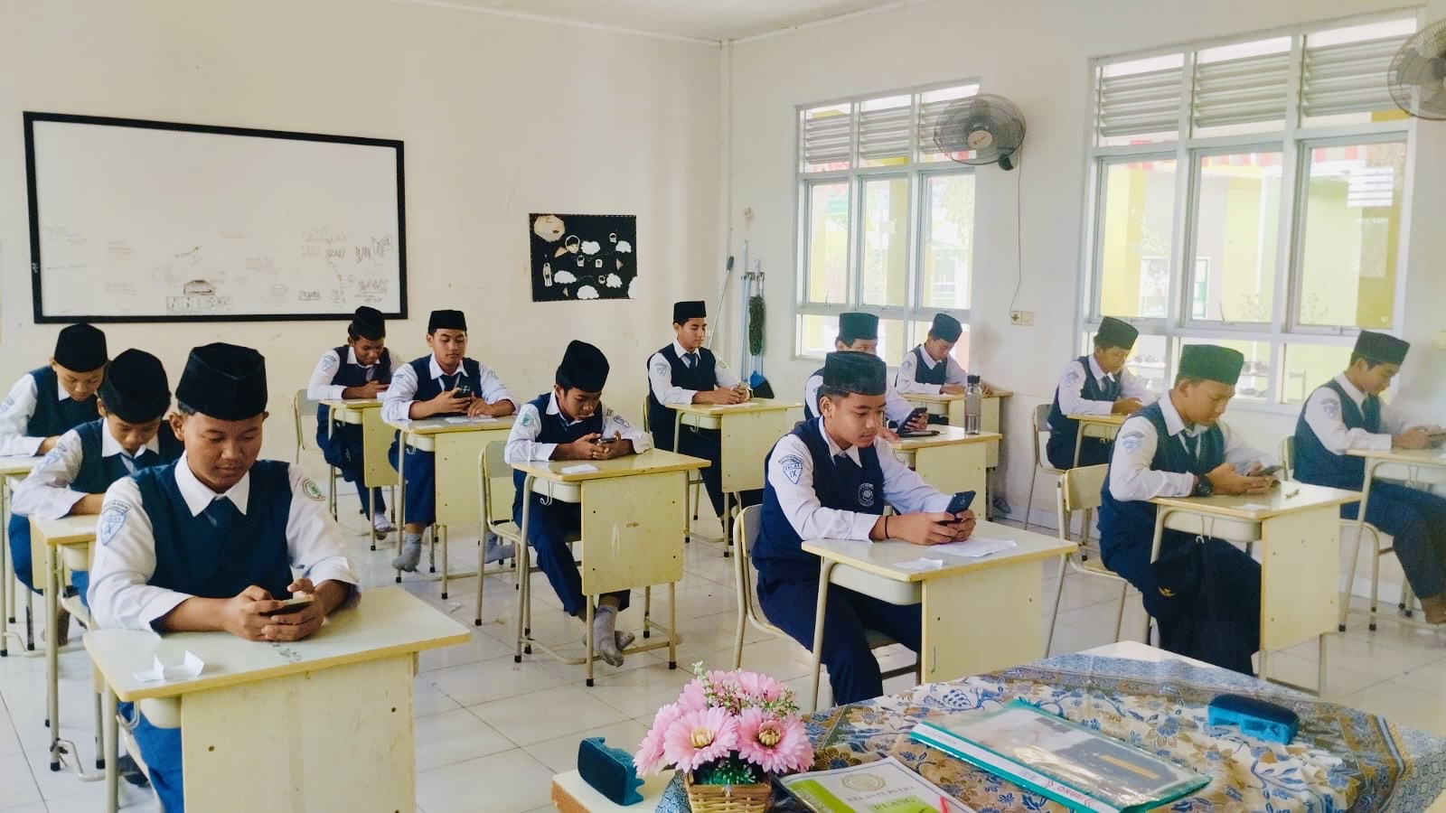 Sentuhan Digital di Ruang Kelas: SMP Islam Plus Insan Robbani Gelar ASTS Online